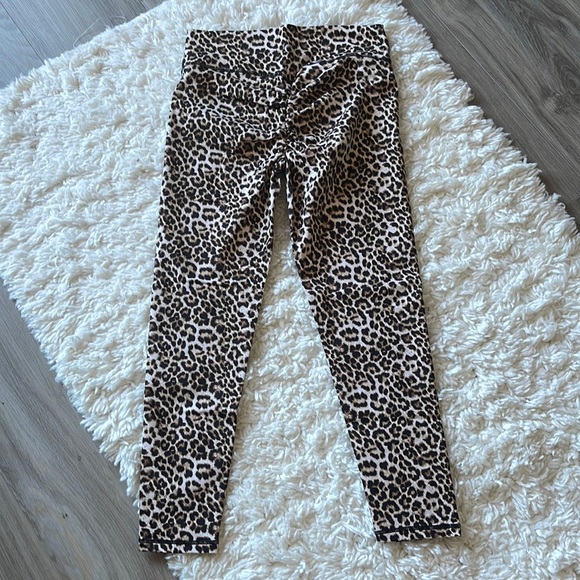 ZYIA Pants - Zyia Activewear Leopard Brilliant Scrunchy What Hi-Rise 7/8 24"